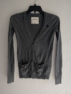 Abercrombie & Fitch Kids Gray V‑Neck Knit Cardigan